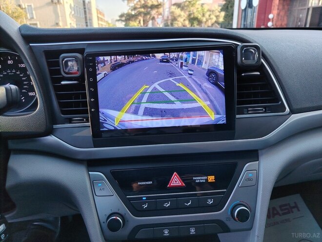 Hyundai Elantra-12