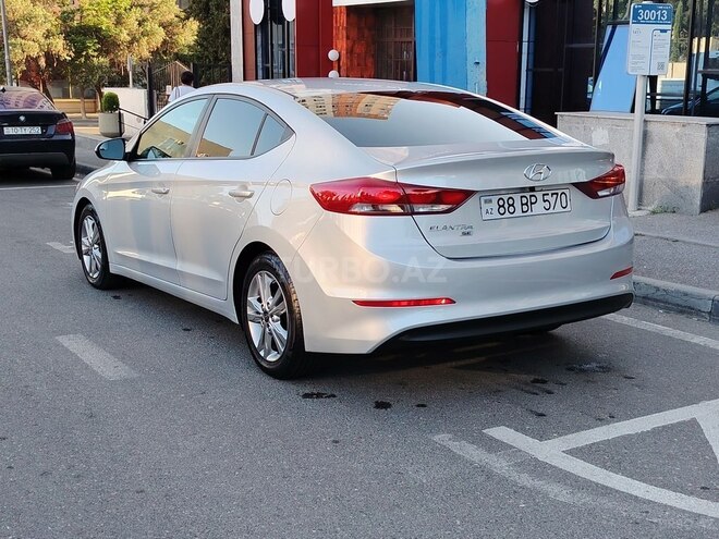 Hyundai Elantra-4