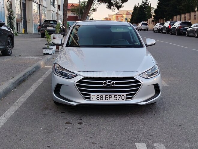 Hyundai Elantra-1