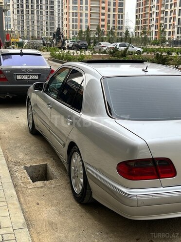 Mercedes E 240-3