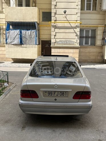 Mercedes E 240-5