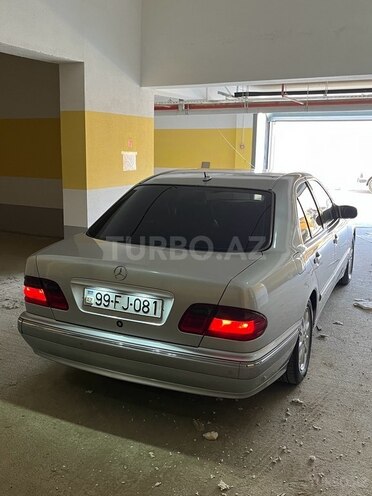 Mercedes E 240-6