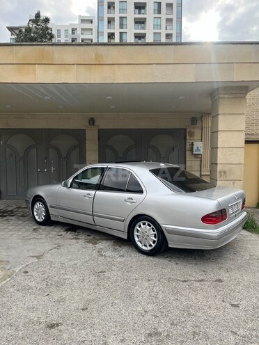 Mercedes E 240-4