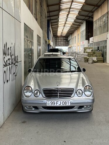 Mercedes E 240-1