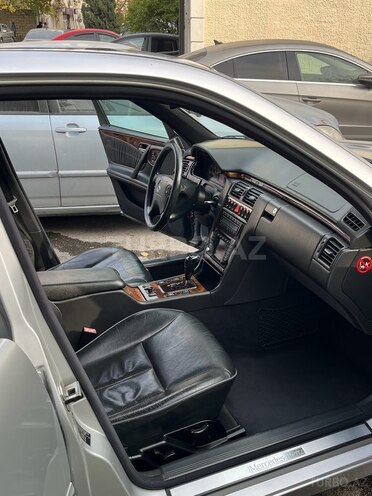 Mercedes E 240-20