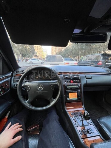 Mercedes E 240-21