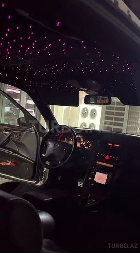 Mercedes E 240-17
