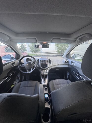 Chevrolet Aveo-8