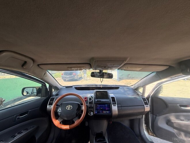 Toyota Prius-7