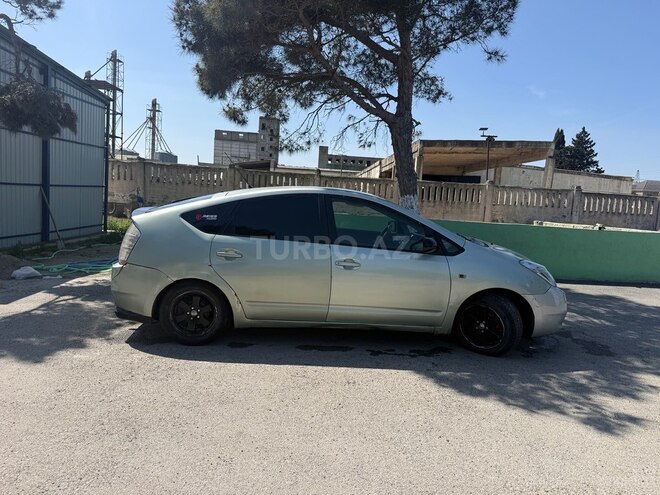 Toyota Prius-4