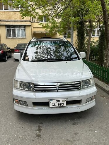 Mitsubishi Chariot-3
