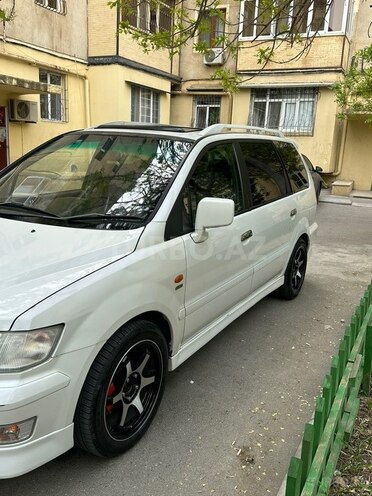 Mitsubishi Chariot-2