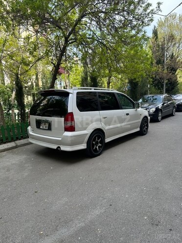 Mitsubishi Chariot-4