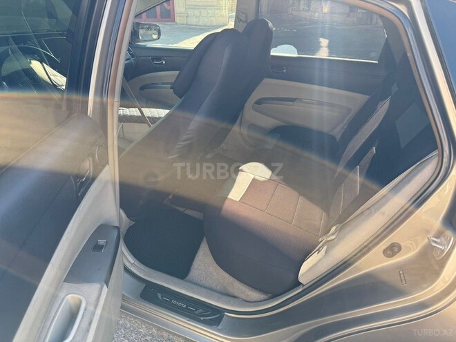 Toyota Prius-12