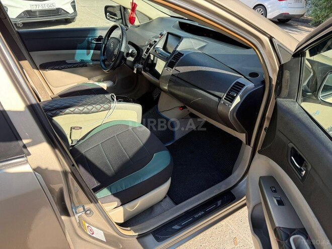 Toyota Prius-13