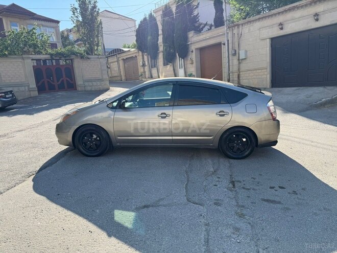 Toyota Prius-4