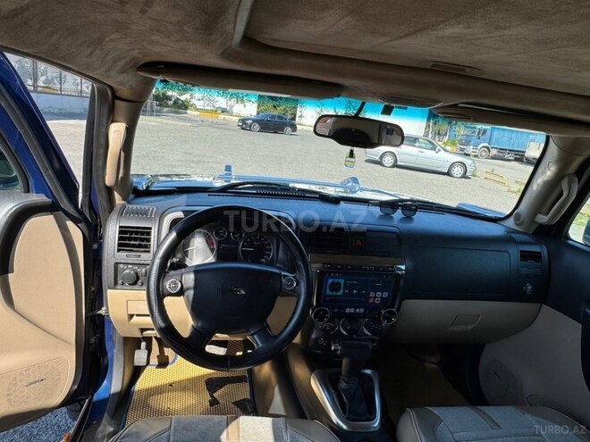 Hummer H3-9