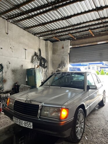 Mercedes 190-1