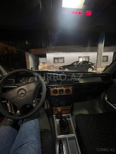 Mercedes 190-16