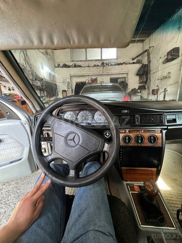 Mercedes 190-17