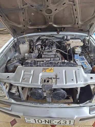 GAZ 31105 "Volga"-10