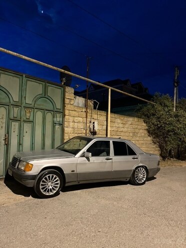 Mercedes 190-5