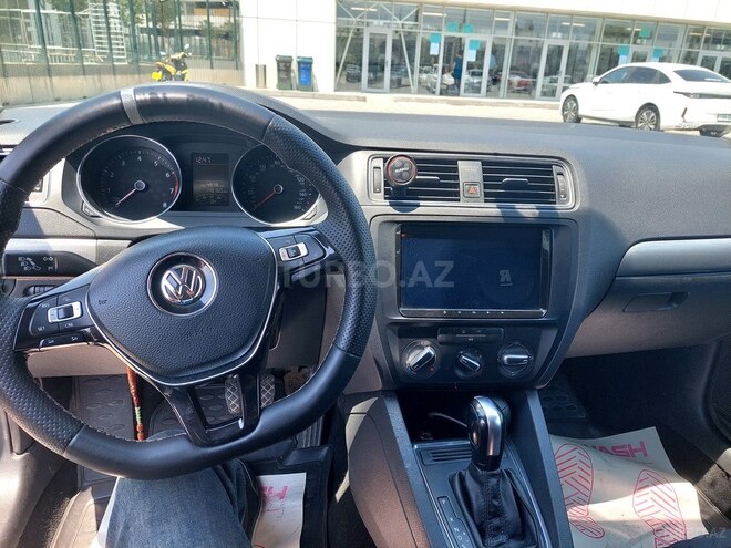 Volkswagen Jetta-5