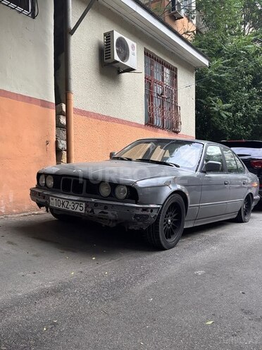 BMW 520-1