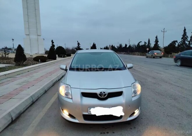Toyota Auris-1