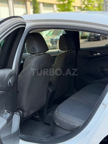 Chevrolet Cruze-12