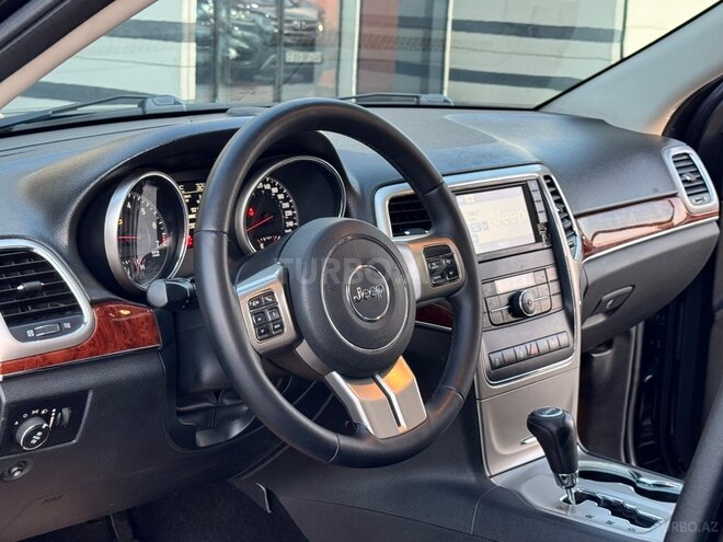 Jeep Grand Cherokee-13