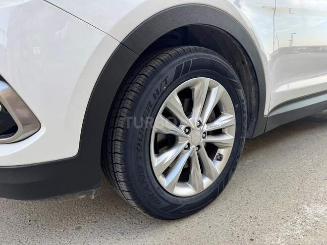 Hyundai Santa Fe-15