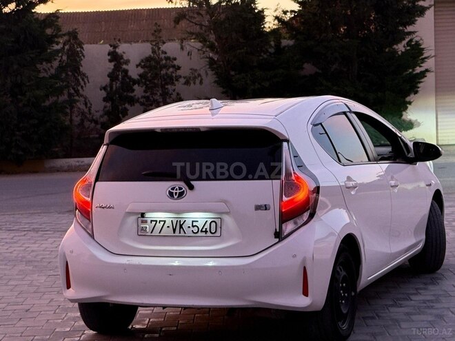 Toyota Aqua-2