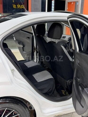 Chevrolet Aveo-13