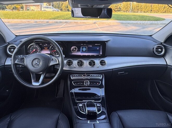 Mercedes E 200-2