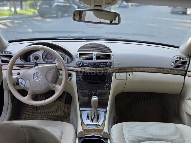 Mercedes E 240-6
