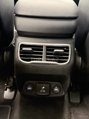 Hyundai Santa Fe-12
