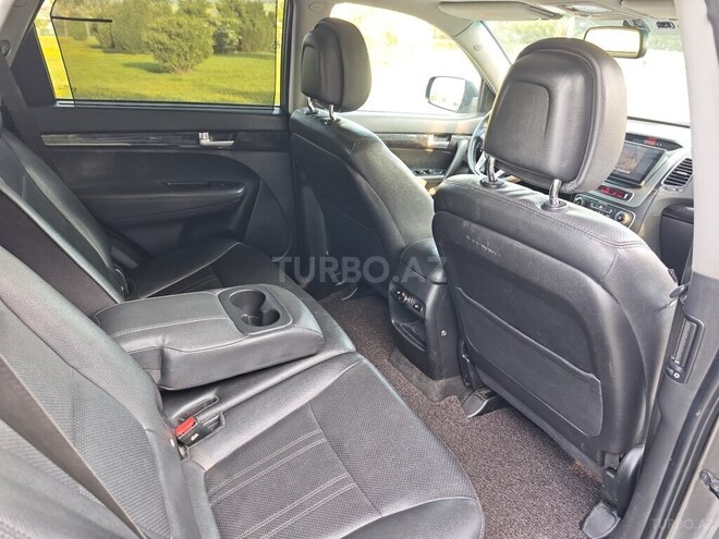 Kia Sorento-12