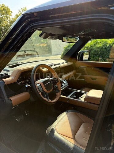 Land Rover Defender-7