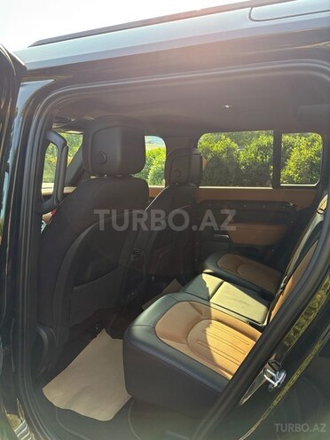 Land Rover Defender-9