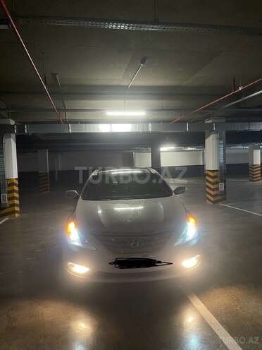 Hyundai Sonata-1