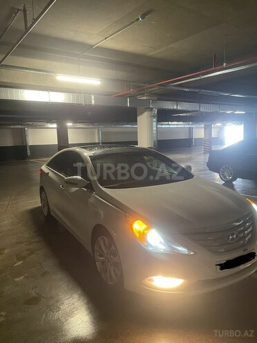 Hyundai Sonata-4
