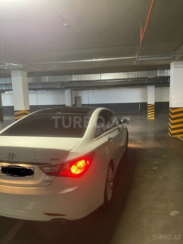 Hyundai Sonata-2