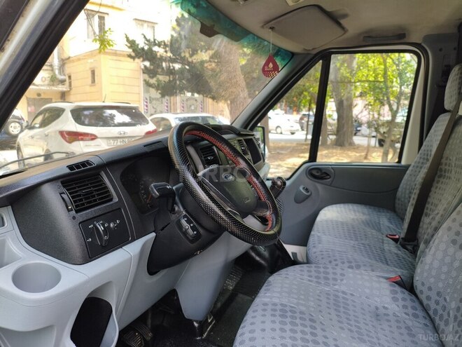 Ford Transit-5