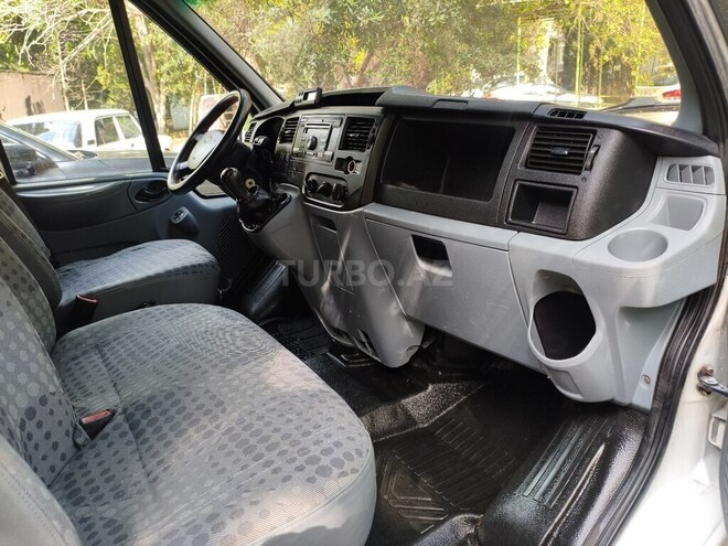 Ford Transit-3