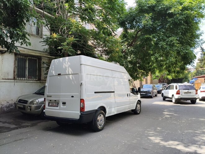 Ford Transit-9