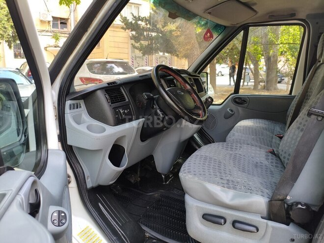 Ford Transit-7