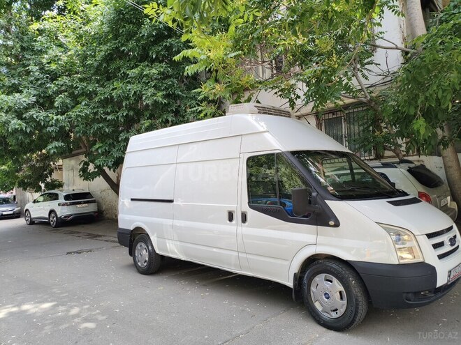Ford Transit-13