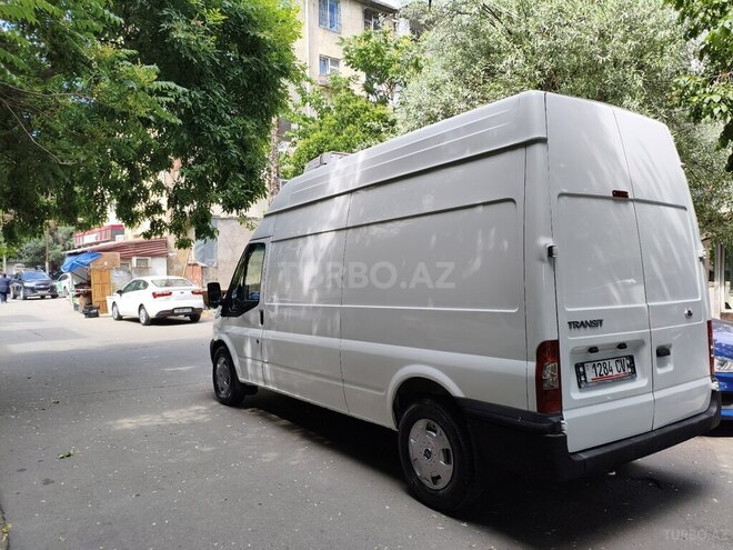 Ford Transit-17