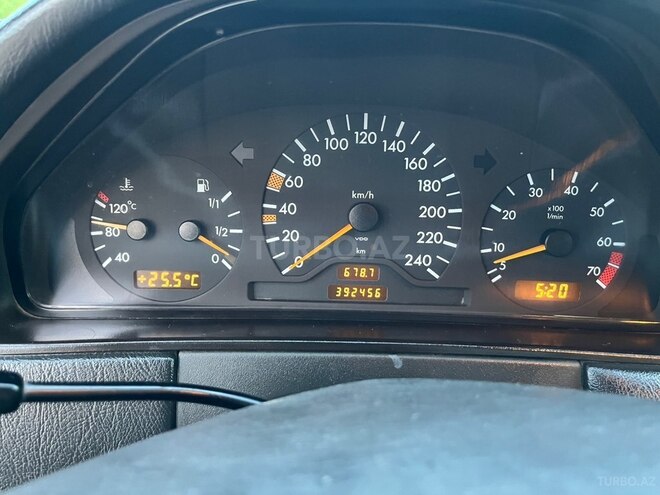 Mercedes E 230-2